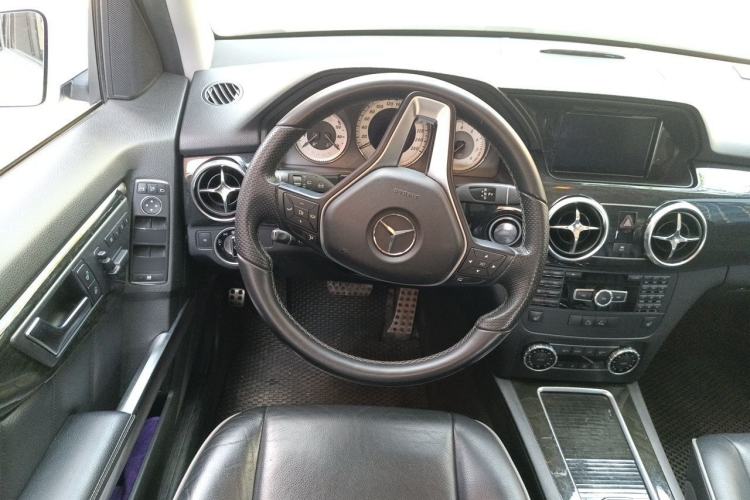 Used Mercedes-Benz GLK-Class 2013 Facelift GLK 300 4MATIC Luxury Edition Steering Wheel