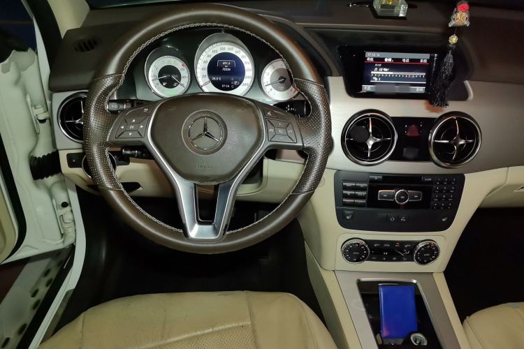 Used Mercedes-Benz GLK-Class 2013 GLK 300 4MATIC Dynamic Sunroof Model Steering Wheel
