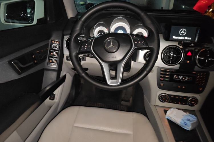 Used Mercedes-Benz GLK-Class 2013 GLK 300 4MATIC Dynamic Sunroof Model Steering Wheel