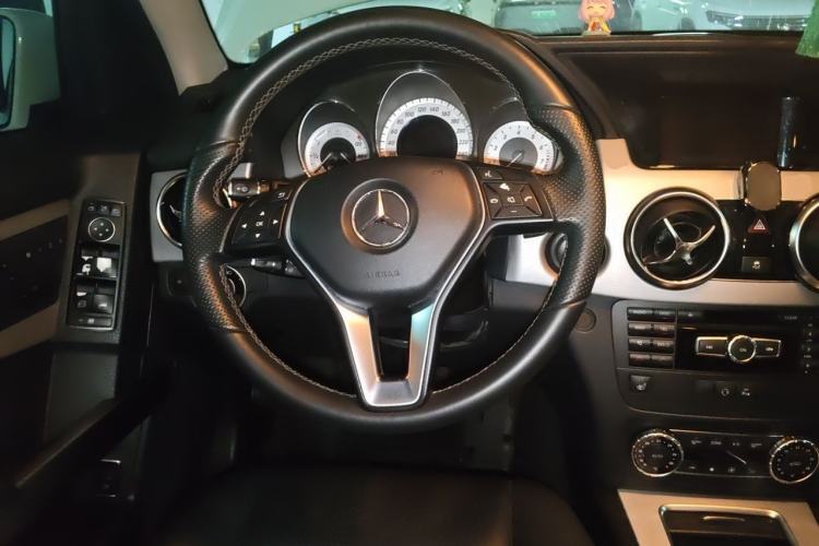 Used Mercedes-Benz GLK-Class 2013 Facelift GLK 300 4MATIC Fashion Edition Steering Wheel