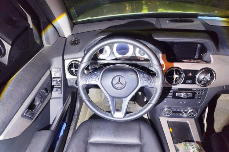 Used Mercedes-Benz GLK-Class 2013 Facelift GLK 300 4MATIC Fashion Edition Steering Wheel