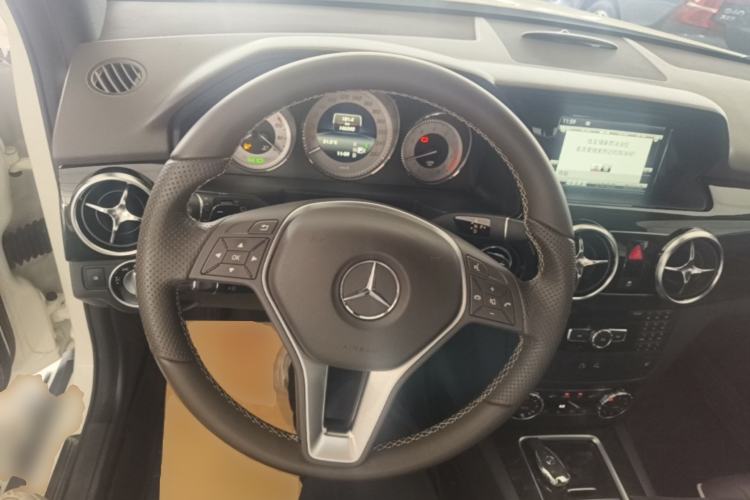 Used Mercedes-Benz GLK-Class 2013 Facelift GLK 300 4MATIC Luxury Edition Steering Wheel