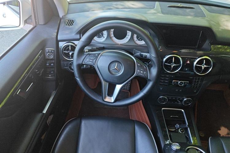 Used Mercedes-Benz GLK-Class 2013 Facelift GLK 300 4MATIC Luxury Edition Steering Wheel