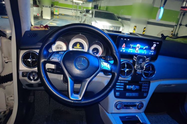 Used Mercedes-Benz GLK-Class 2013 GLK 300 4MATIC Dynamic Sunroof Model Steering Wheel