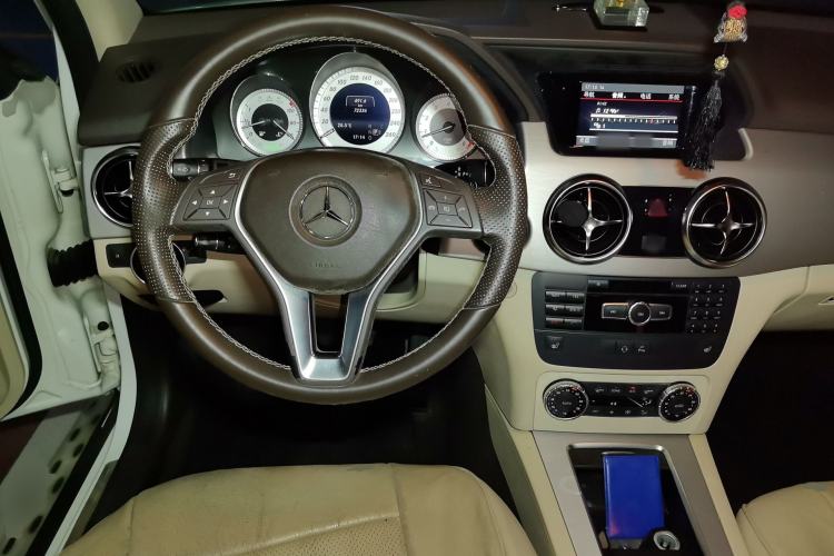 Used Mercedes-Benz GLK-Class 2013 GLK 300 4MATIC Dynamic Sunroof Model Steering Wheel