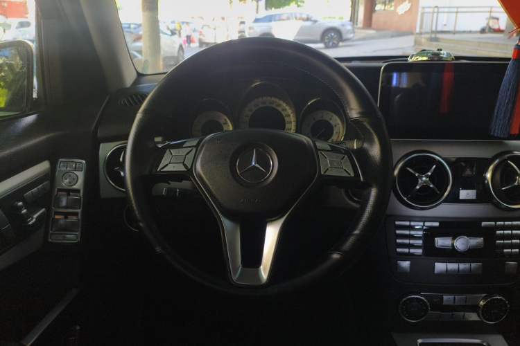 Used Mercedes-Benz GLK-Class 2013 Facelift GLK 300 4MATIC Fashion Edition Steering Wheel