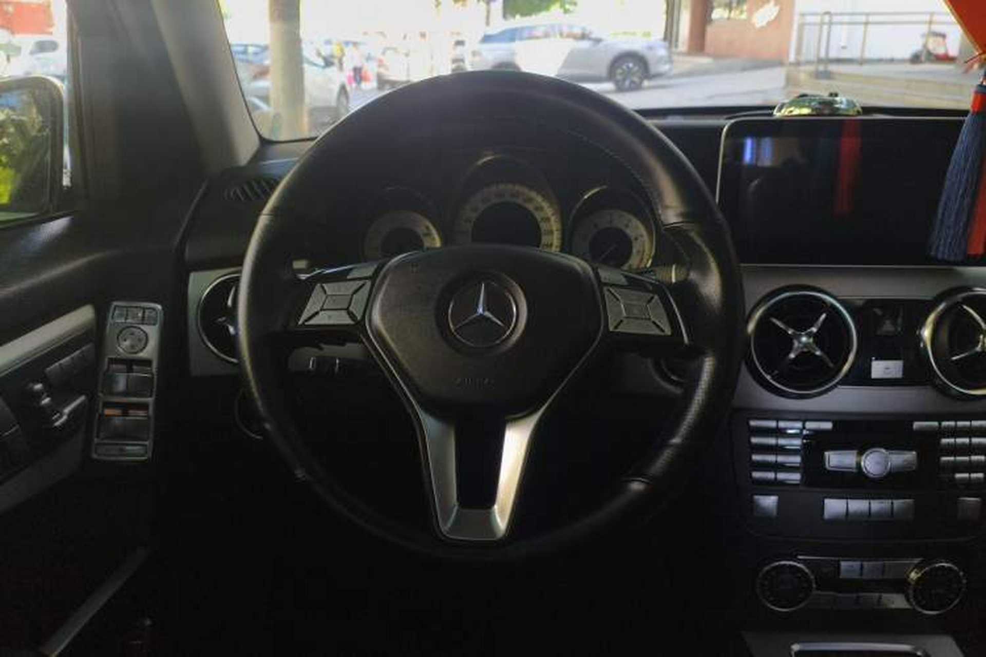 Used Mercedes-Benz GLK-Class 2013 Facelift GLK 300 4MATIC Fashion Edition Steering Wheel