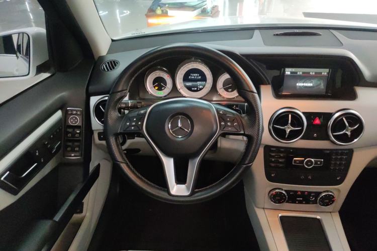 Used Mercedes-Benz GLK-Class 2013 GLK 300 4MATIC Dynamic Sunroof Model Steering Wheel