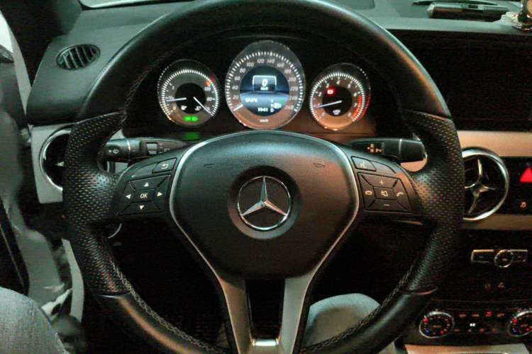 Used Mercedes-Benz GLK-Class 2013 Facelift GLK 300 4MATIC Fashion Edition Steering Wheel