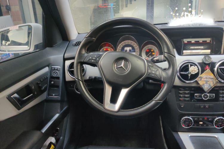 Used Mercedes-Benz GLK-Class 2013 GLK 300 4MATIC Dynamic Sunroof Model Steering Wheel