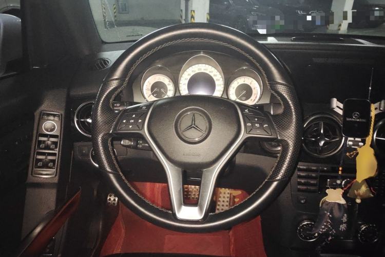 Used Mercedes-Benz GLK-Class 2013 Facelift GLK 300 4MATIC Luxury Edition Steering Wheel