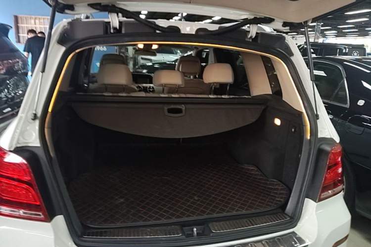 Used Mercedes-Benz GLK-Class 2013 Facelift GLK 300 4MATIC Fashion Edition Trunk