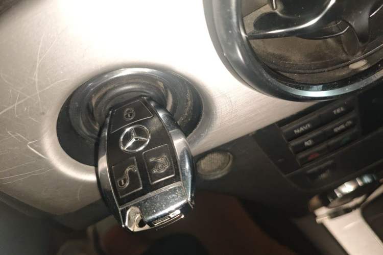 Used Mercedes-Benz GLK-Class 2013 GLK 300 4MATIC Dynamic Sunroof Model Vehicle Key