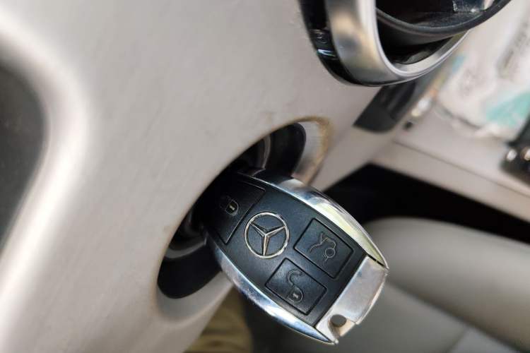 Used Mercedes-Benz GLK-Class 2013 GLK 300 4MATIC Dynamic Sunroof Model Vehicle Key
