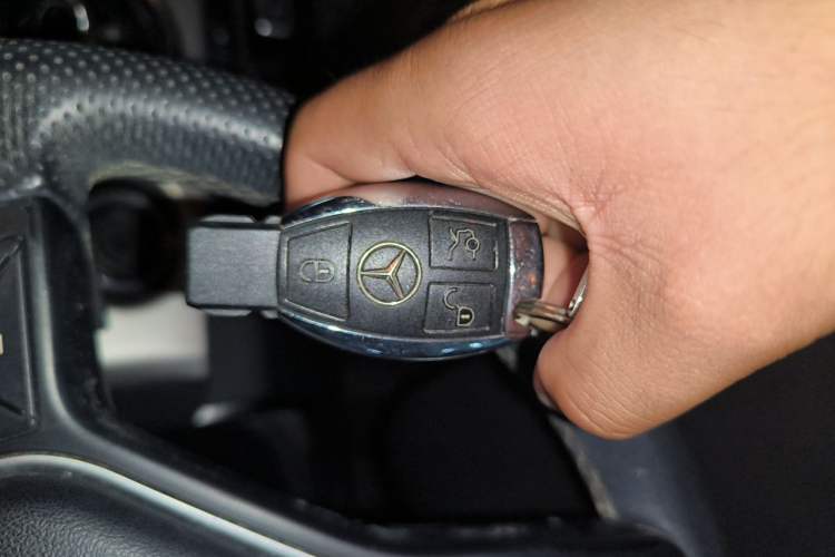 Used Mercedes-Benz GLK-Class 2013 GLK 300 4MATIC Dynamic Sunroof Model Vehicle Key