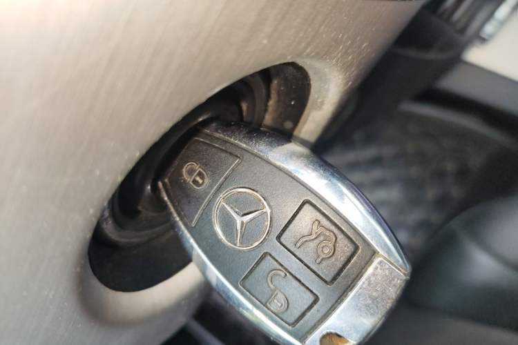 Used Mercedes-Benz GLK-Class 2013 GLK 300 4MATIC Dynamic Sunroof Model Vehicle Key