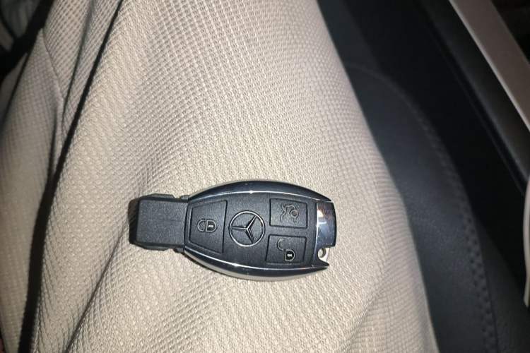 Used Mercedes-Benz GLK-Class 2013 GLK 300 4MATIC Dynamic Sunroof Model Vehicle Key