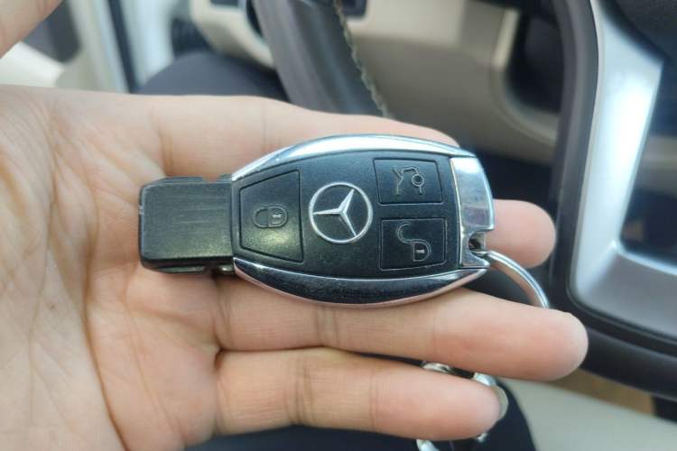 Used Mercedes-Benz GLK-Class 2013 GLK 300 4MATIC Dynamic Sunroof Model Vehicle Key