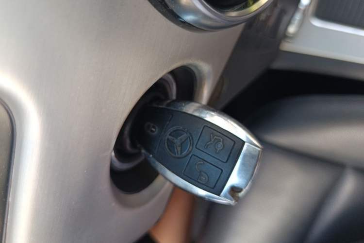 Used Mercedes-Benz GLK-Class 2013 GLK 300 4MATIC Dynamic Sunroof Model Vehicle Key