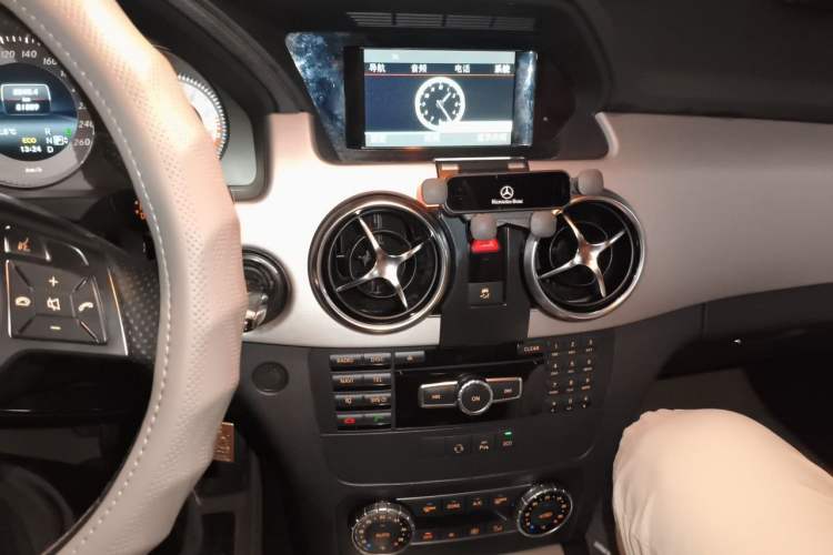 Used Mercedes-Benz GLK-Class 2014 GLK 200 Standard Model Audio And AC Panel