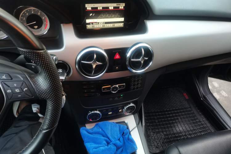 Used Mercedes-Benz GLK-Class 2014 GLK 260 4MATIC Dynamic Model Audio And AC Panel