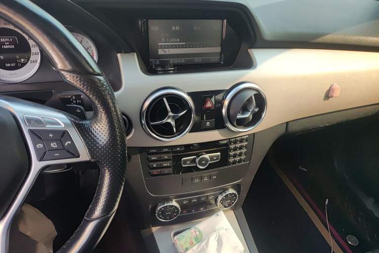 Used Mercedes-Benz GLK-Class 2014 GLK 200 Standard Model Audio And AC Panel