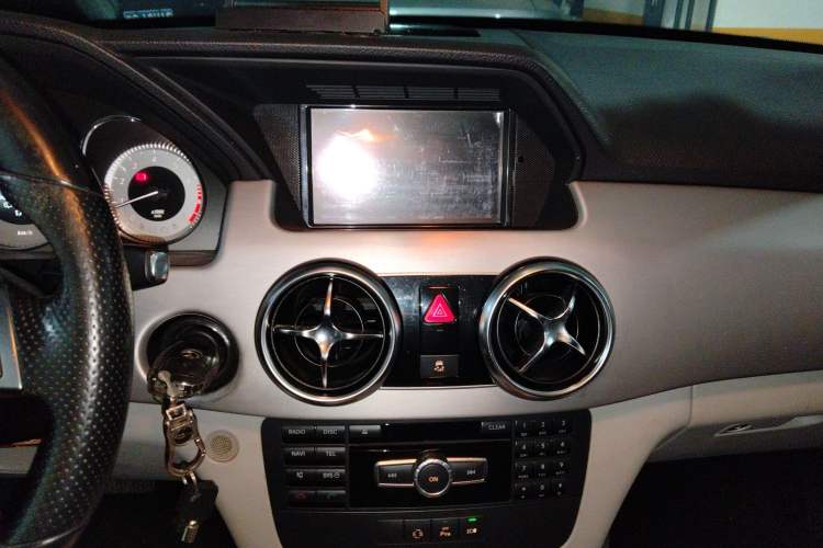 Used Mercedes-Benz GLK-Class 2014 GLK 200 Standard Model Audio And AC Panel