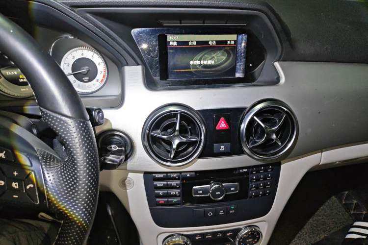 Used Mercedes-Benz GLK-Class 2014 GLK 260 4MATIC Dynamic Model Audio And AC Panel