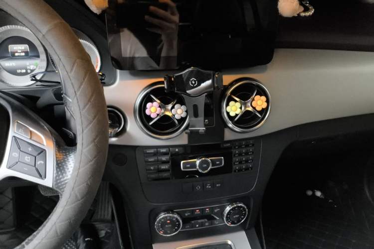 Used Mercedes-Benz GLK-Class 2014 GLK 200 Standard Model Audio And AC Panel