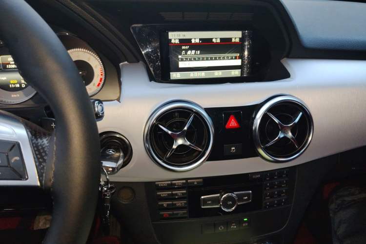 Used Mercedes-Benz GLK-Class 2014 GLK 200 Standard Model Audio And AC Panel