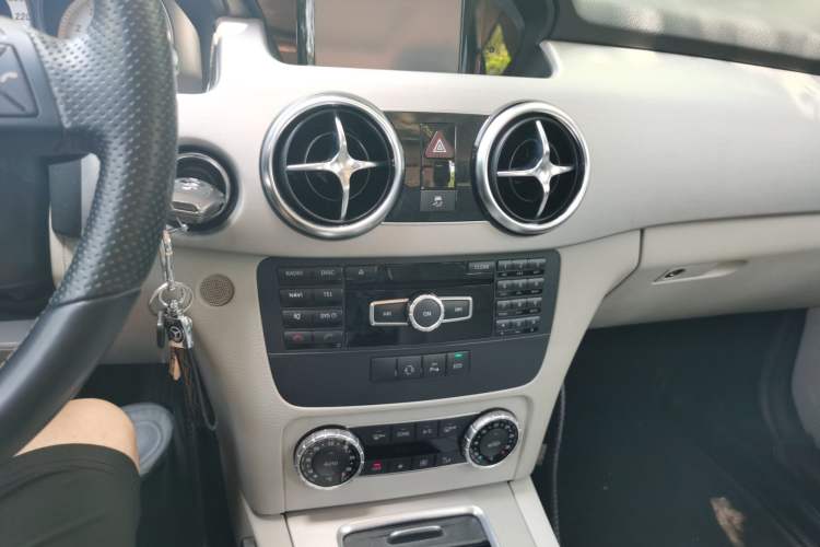 Used Mercedes-Benz GLK-Class 2014 GLK 260 4MATIC Dynamic Model Audio And AC Panel