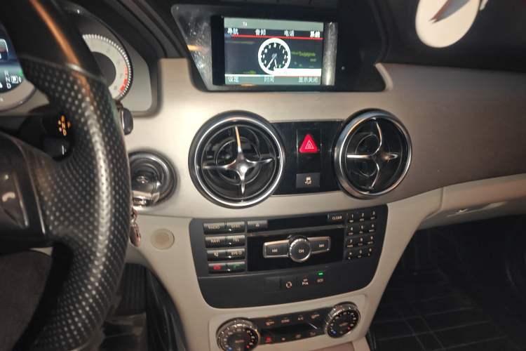 Used Mercedes-Benz GLK-Class 2014 GLK 260 4MATIC Dynamic Model Audio And AC Panel