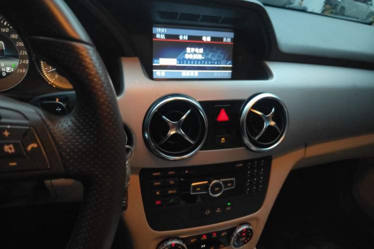 Used Mercedes-Benz GLK-Class 2014 GLK 260 4MATIC Dynamic Model Audio And AC Panel