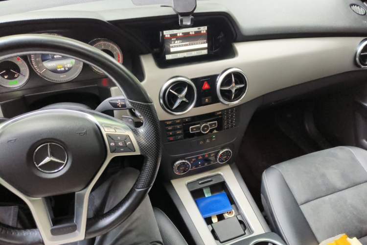 Used Mercedes-Benz GLK-Class 2014 GLK 200 Standard Model Audio And AC Panel