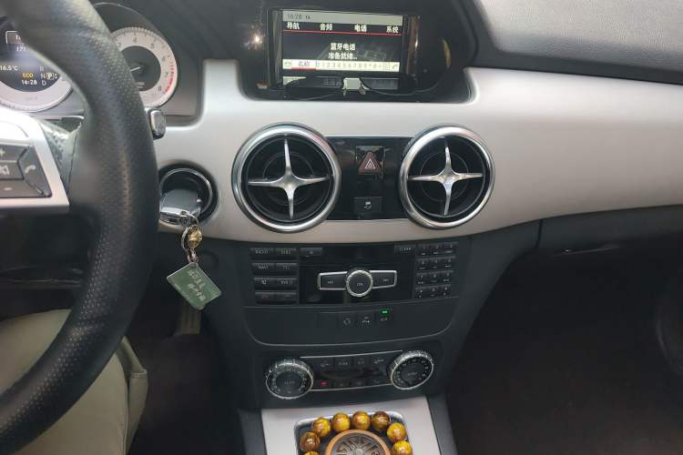 Used Mercedes-Benz GLK-Class 2014 GLK 200 Standard Model Audio And AC Panel