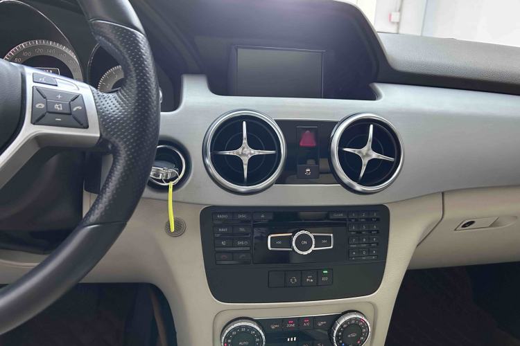 Used Mercedes-Benz GLK-Class 2014 GLK 200 Standard Model Audio And AC Panel