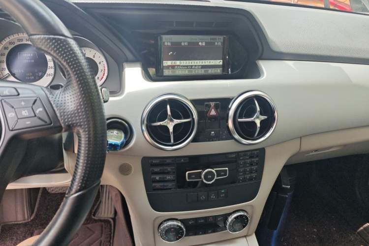 Used Mercedes-Benz GLK-Class 2014 GLK 260 4MATIC Dynamic Model Audio And AC Panel