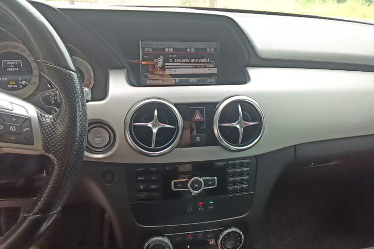 Used Mercedes-Benz GLK-Class 2014 GLK 200 Standard Model Audio And AC Panel