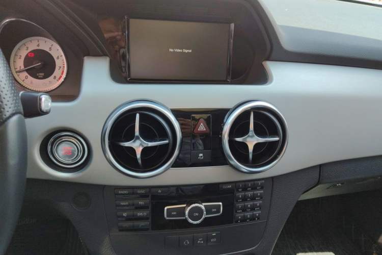 Used Mercedes-Benz GLK-Class 2014 GLK 260 4MATIC Dynamic Model Audio And AC Panel