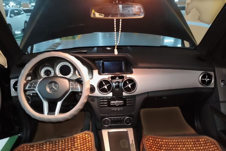 Used Mercedes-Benz GLK-Class 2014 GLK 200 Standard Model Center Console