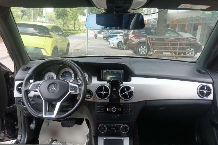 Used Mercedes-Benz GLK-Class 2014 GLK 200 Standard Model Center Console