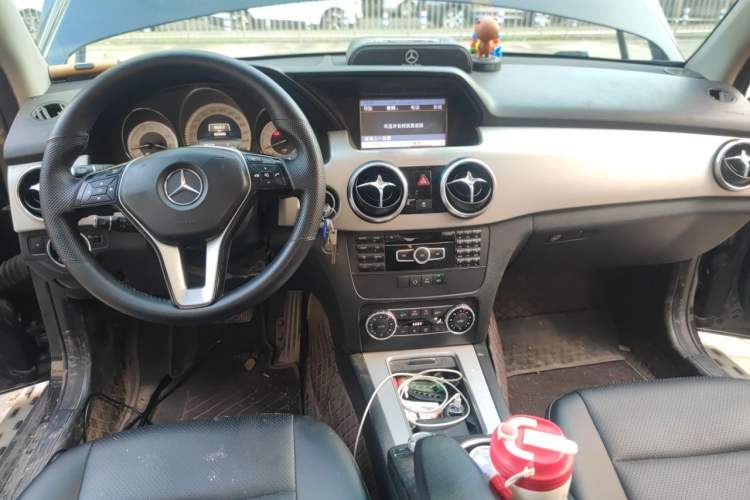 Used Mercedes-Benz GLK-Class 2014 GLK 260 4MATIC Dynamic Model Center Console