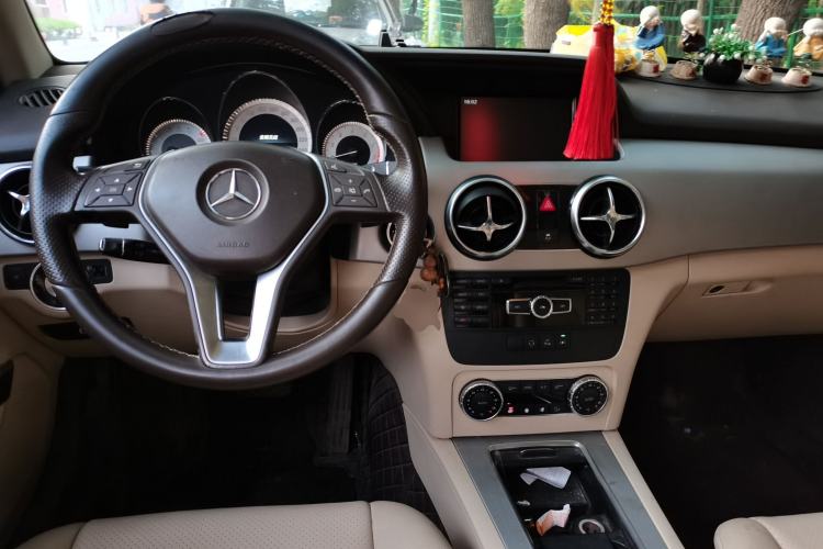 Used Mercedes-Benz GLK-Class 2014 GLK 260 4MATIC Dynamic Model Center Console