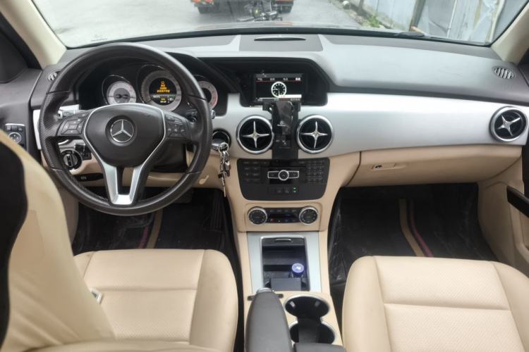 Used Mercedes-Benz GLK-Class 2014 GLK 260 4MATIC Dynamic Model Center Console