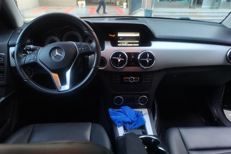 Used Mercedes-Benz GLK-Class 2014 GLK 260 4MATIC Dynamic Model Center Console