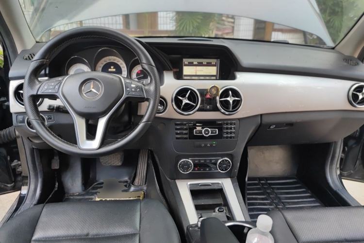 Used Mercedes-Benz GLK-Class 2014 GLK 260 4MATIC Dynamic Model Center Console