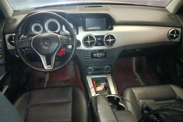 Used Mercedes-Benz GLK-Class 2014 GLK 260 4MATIC Dynamic Model Center Console