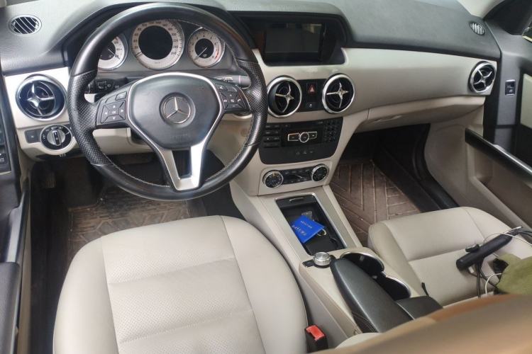 Used Mercedes-Benz GLK-Class 2014 GLK 260 4MATIC Dynamic Model Center Console