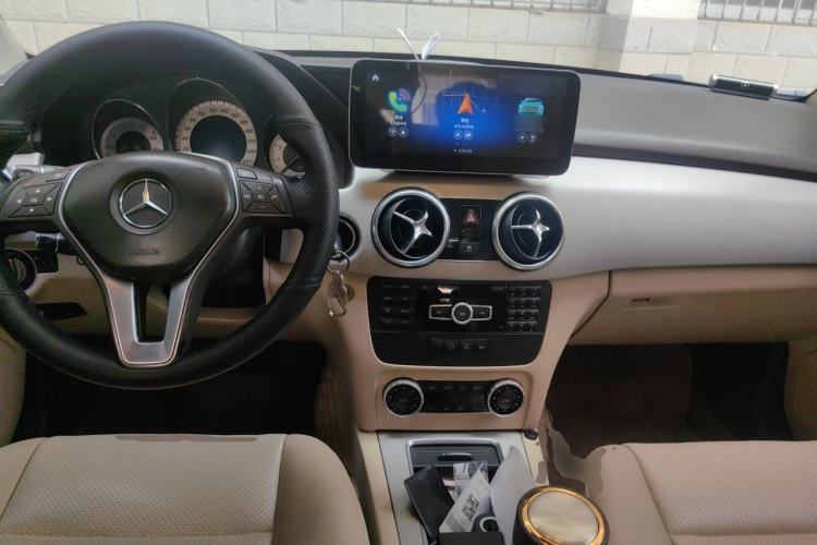 Used Mercedes-Benz GLK-Class 2014 GLK 260 4MATIC Dynamic Model Center Console
