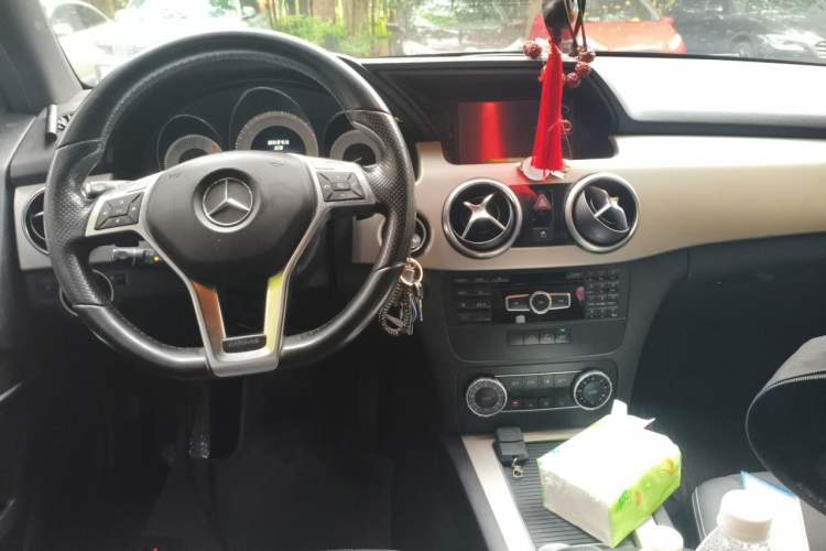 Used Mercedes-Benz GLK-Class 2014 GLK 200 Standard Model Center Console